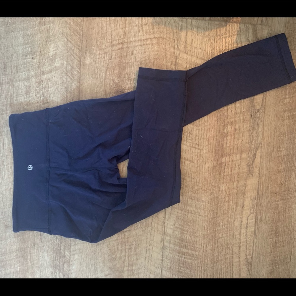 CROPPED NAVY LULU LEGGINGS